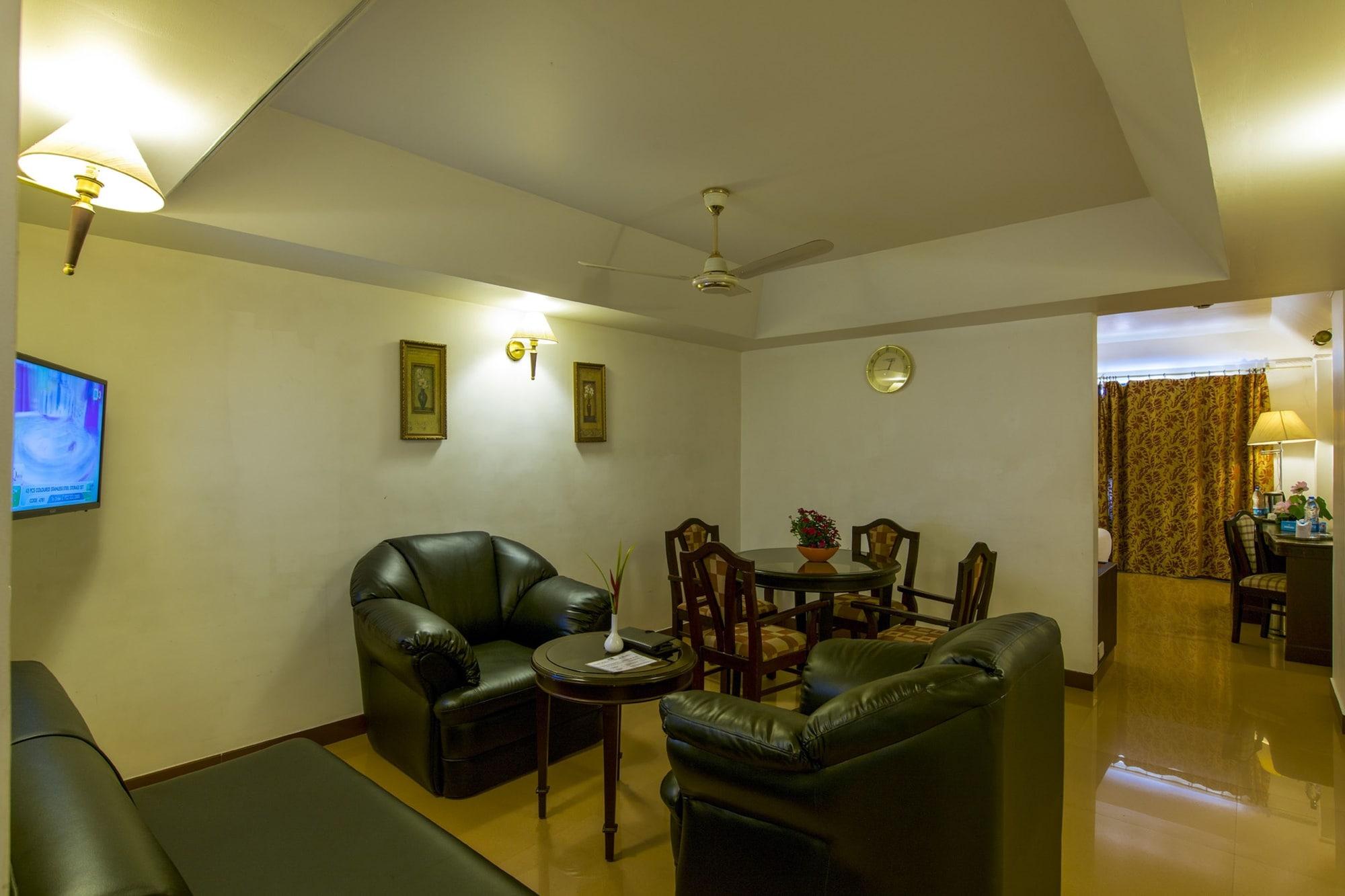 Golf View Hotels & Suites Nedumbassery Eksteriør bilde
