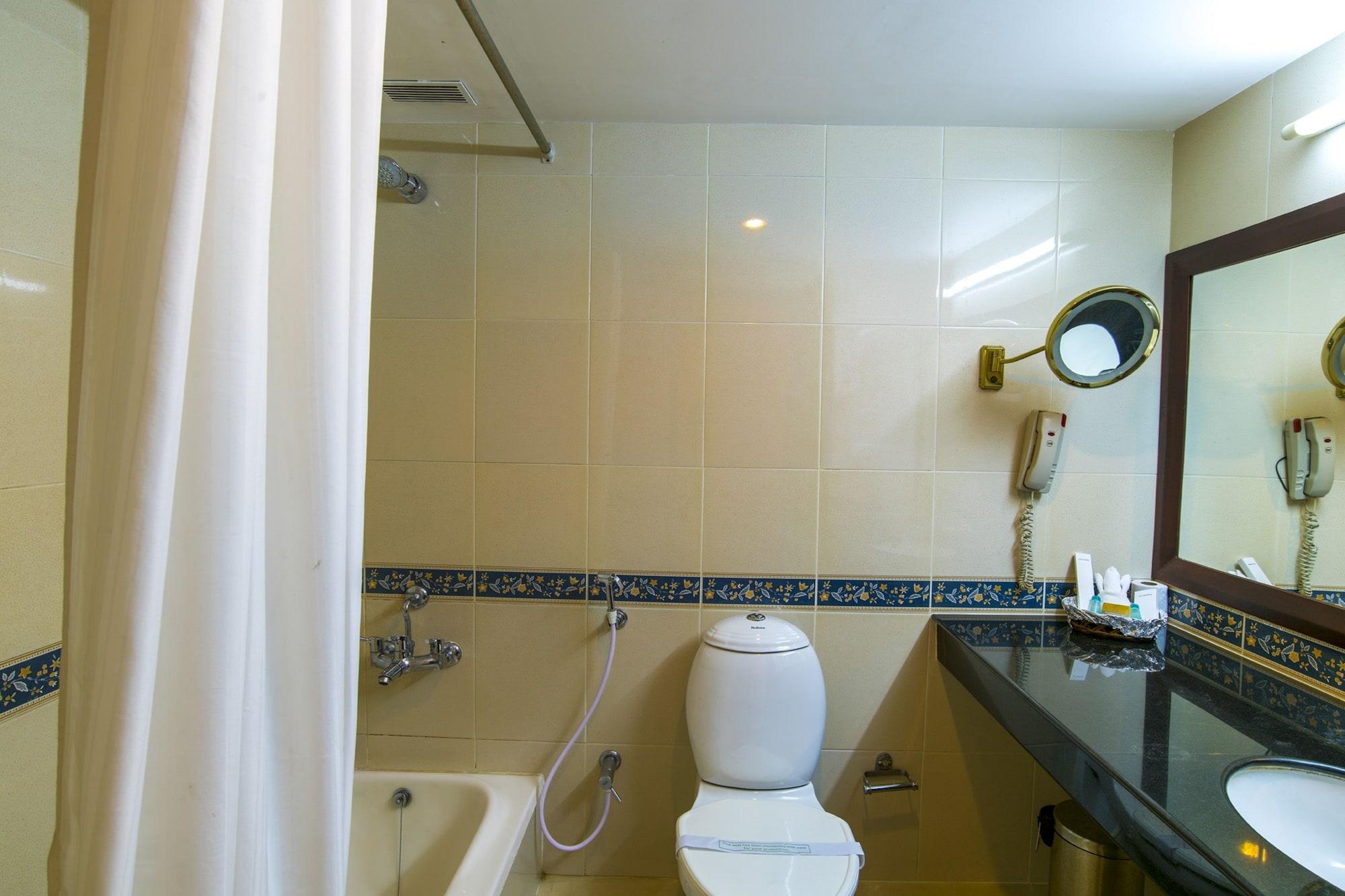 Golf View Hotels & Suites Nedumbassery Eksteriør bilde