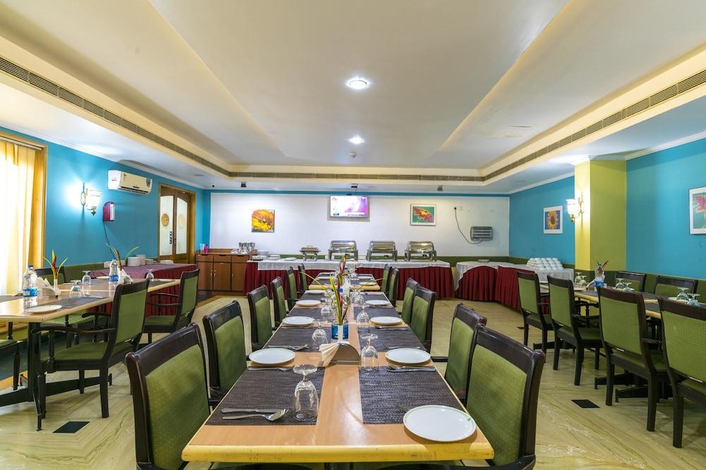 Golf View Hotels & Suites Nedumbassery Eksteriør bilde
