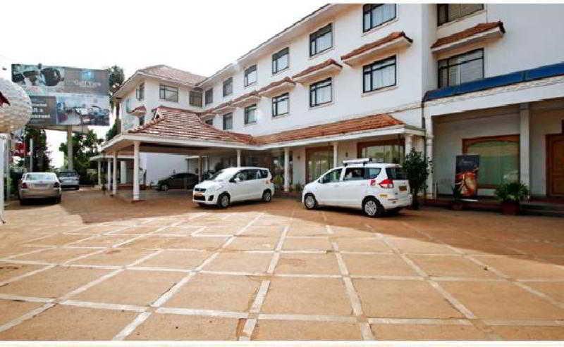 Golf View Hotels & Suites Nedumbassery Eksteriør bilde