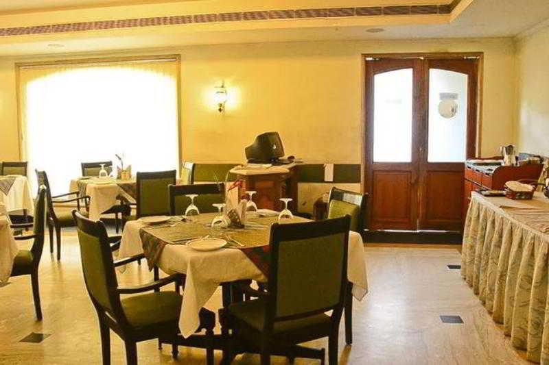 Golf View Hotels & Suites Nedumbassery Eksteriør bilde