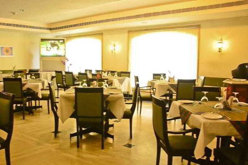 Golf View Hotels & Suites Nedumbassery Eksteriør bilde