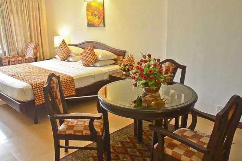 Golf View Hotels & Suites Nedumbassery Eksteriør bilde