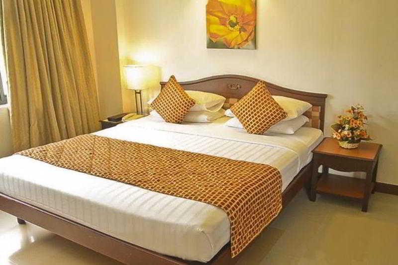 Golf View Hotels & Suites Nedumbassery Eksteriør bilde