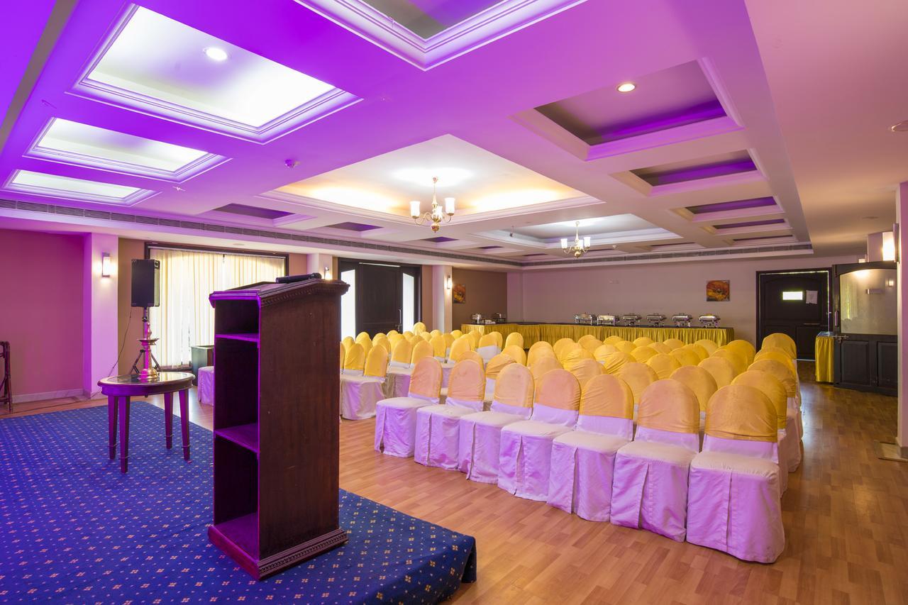 Golf View Hotels & Suites Nedumbassery Eksteriør bilde