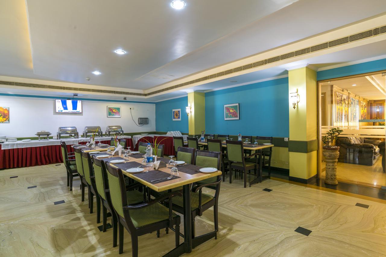 Golf View Hotels & Suites Nedumbassery Eksteriør bilde