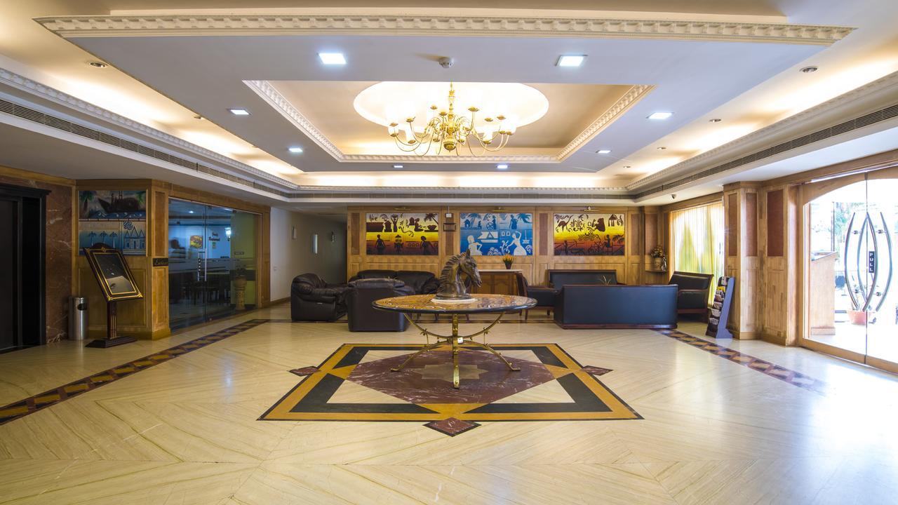 Golf View Hotels & Suites Nedumbassery Eksteriør bilde