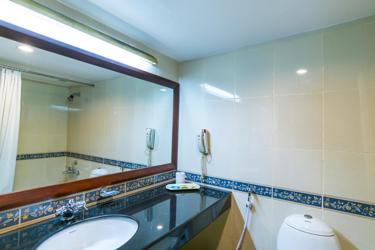 Golf View Hotels & Suites Nedumbassery Eksteriør bilde